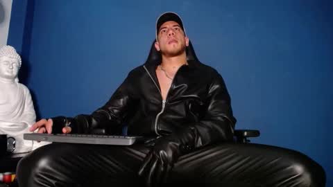 Snapshot of maxxxpowerful chatting on November 2025 04:51:02 PM maxxxpowerful online show from November 2025 04:51:02 PM