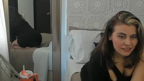 Victoria online show from December 2024 09:02:01 PM