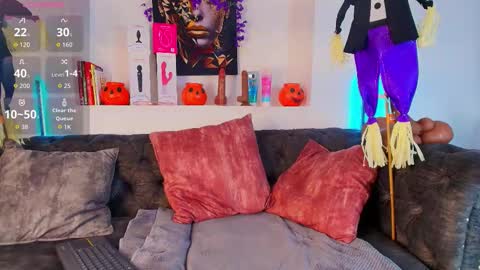 may_wood online show from October 2025 11:43:02 AM