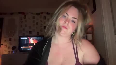 Snapshot of mayabellof chatting on March 2025 01:39:01 AM Maya Belle online show from March 2025 01:39:01 AM