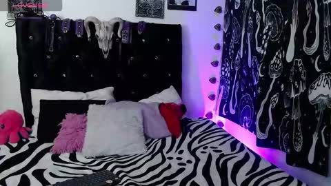 mayaredd online show from October 2025 03:38:01 AM