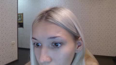 Snapshot of maybe_doll chatting on October 2025 06:17:02 PM maybe_doll online show from October 2025 06:17:02 PM