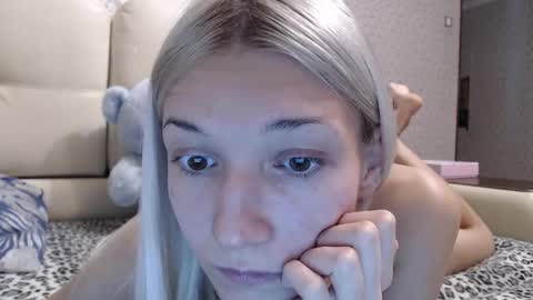 Snapshot of maybe_doll chatting on October 2025 03:11:02 PM maybe_doll online show from October 2025 03:11:02 PM