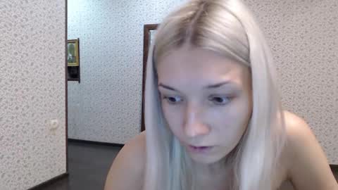 Snapshot of maybe_doll chatting on October 2025 07:02:02 PM maybe_doll online show from October 2025 07:02:02 PM