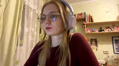 Lola online show from September 2025 03:49:02 PM