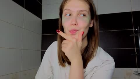 Ann online show from October 2025 07:47:02 PM