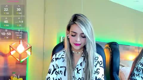 Snapshot of maylinfox chatting on January 2025 01:04:01 PM MaylinFox online show from January 2025 01:04:01 PM
