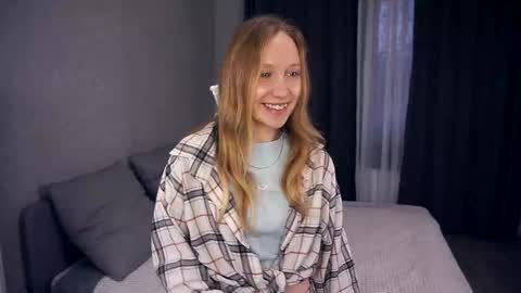 Snapshot of mckenziedyen chatting on October 2025 08:15:02 AM Mary online show from October 2025 08:15:02 AM