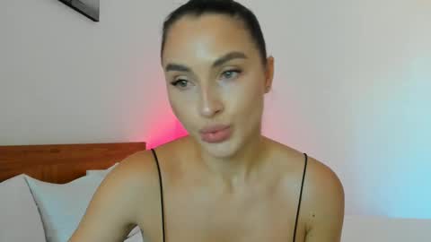 Snapshot of me_lina_ chatting on March 2025 05:54:01 AM Alice online show from March 2025 05:54:01 AM