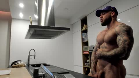 Snapshot of mealphamale chatting on December 2024 03:00:02 PM Alpha Male online show from December 2024 03:00:02 PM