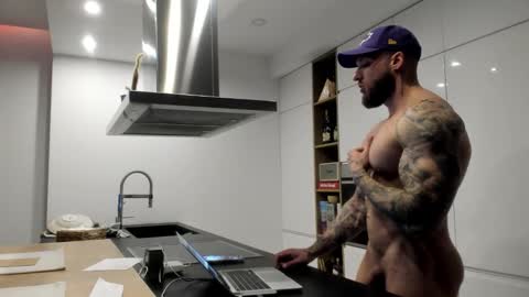 Snapshot of mealphamale chatting on December 2025 06:57:02 PM Alpha Male online show from December 2025 06:57:02 PM