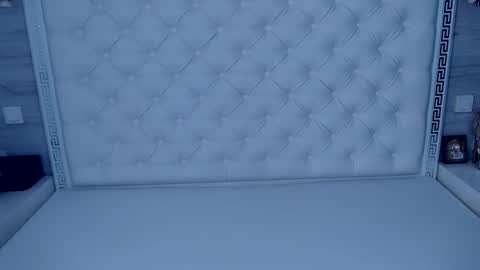 Medeea Bee online show from October 2025 03:04:01 AM