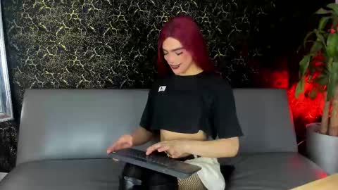 Medusa Ts online show from November 2025 11:23:02 AM