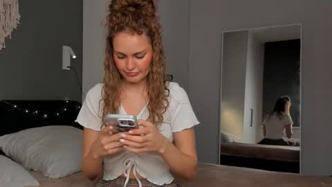 Caroline online show from September 2025 11:10:02 PM