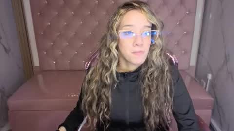 megan_collins_b online show from October 2025 01:01:02 PM