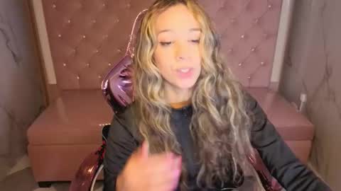 megan_collins_b online show from November 2025 01:01:02 PM