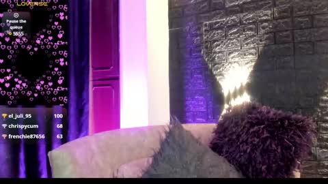     online show from December 2024 05:54:02 PM