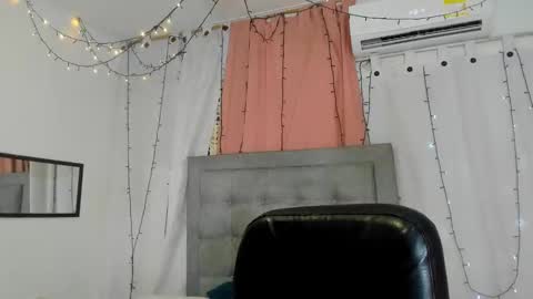 Snapshot of megan_kis9 chatting on December 2024 06:59:01 PM megan online show from December 2024 06:59:01 PM