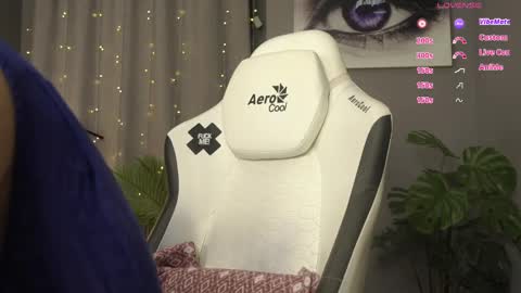 Snapshot of meganiex chatting on October 2025 01:24:02 AM MeganieX online show from October 2025 01:24:02 AM