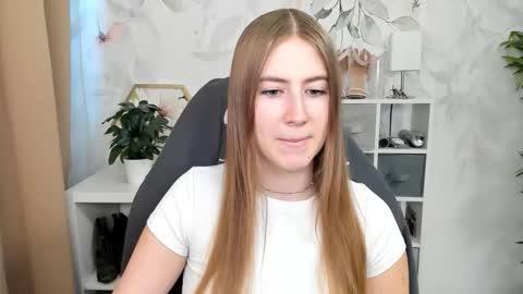 Megan online show from October 2025 05:37:01 AM