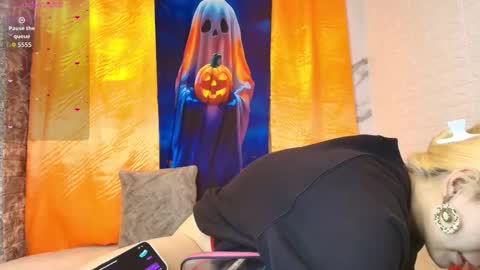 megganfoxy online show from October 2025 02:01:02 AM