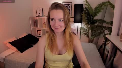 Meggy online show from October 2025 01:57:02 PM