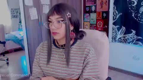 Melissa  -  -  Please help me to reach 100 thumbs up online show from October 2025 09:46:01 PM