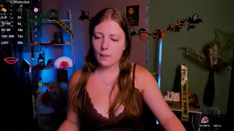 melani_bumm online show from October 2025 07:10:02 PM