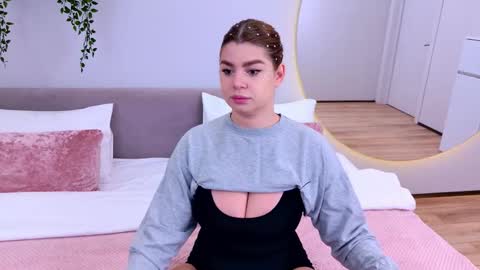 Melanie online show from November 2025 04:18:02 PM