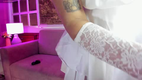 Snapshot of melanieroux chatting on October 2025 07:44:02 PM Melanie Roux online show from October 2025 07:44:02 PM