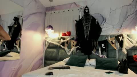 Snapshot of melanieroux chatting on October 2025 11:34:02 AM Melanie Roux online show from October 2025 11:34:02 AM