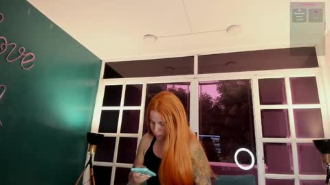 Snapshot of melanieroux chatting on November 2025 11:44:02 AM Melanie Roux online show from November 2025 11:44:02 AM