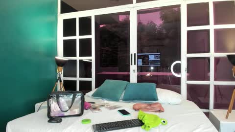 Snapshot of melanieroux chatting on November 2025 11:43:01 AM Melanie Roux online show from November 2025 11:43:01 AM