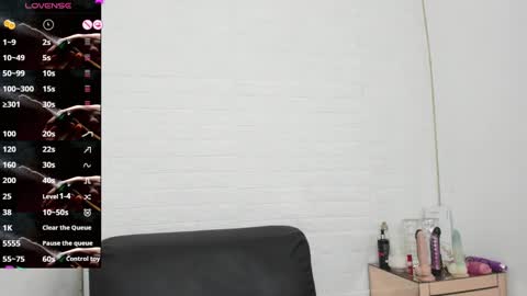 Snapshot of melannie_roses chatting on October 2025 12:03:01 PM melannie roses online show from October 2025 12:03:01 PM