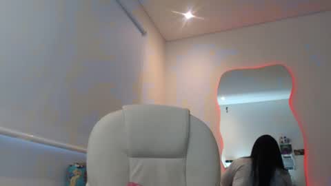 Lau   online show from October 2025 10:19:02 PM