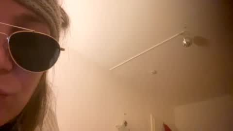 Snapshot of melli23 chatting on December 2024 11:17:02 PM Melli online show from December 2024 11:17:02 PM