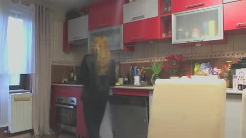 Melly online show from February 2025 07:50:01 AM