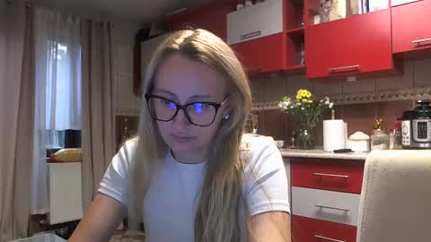 Melly online show from October 2025 06:35:02 AM