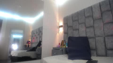 Snapshot of melo_deborah chatting on December 2025 09:21:02 PM Debora online show from December 2025 09:21:02 PM