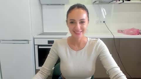 Snapshot of melodyhewit chatting on October 2025 07:03:02 AM Masha online show from October 2025 07:03:02 AM