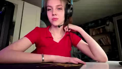 Snapshot of melonygriffen chatting on September 2025 12:06:01 PM Hi Im Aria 18 years old online show from September 2025 12:06:01 PM