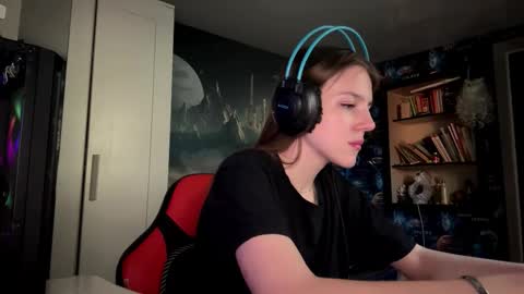 Snapshot of melonygriffen chatting on September 2025 12:07:01 PM Hi Im Aria 18 years old online show from September 2025 12:07:01 PM
