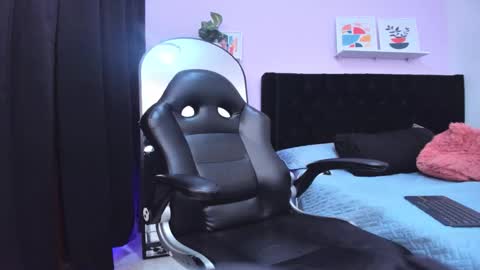 MELY  online show from September 2025 03:46:02 PM