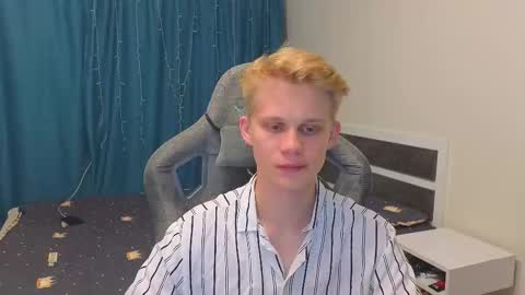 Snapshot of meow_mickey chatting on October 2025 10:51:02 PM Mickey online show from October 2025 10:51:02 PM