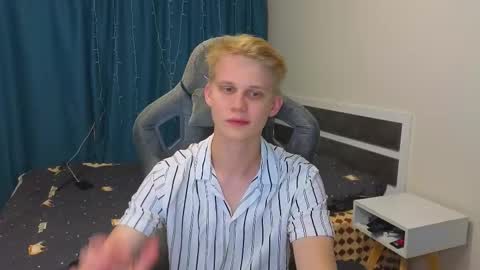 Snapshot of meow_mickey chatting on October 2025 08:18:01 PM Mickey online show from October 2025 08:18:01 PM