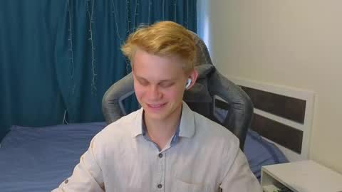 Snapshot of meow_mickey chatting on October 2025 01:00:01 PM Mickey online show from October 2025 01:00:01 PM