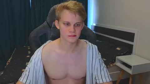 Snapshot of meow_mickey chatting on November 2025 07:42:02 AM Mickey online show from November 2025 07:42:02 AM