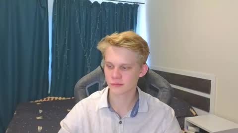 Snapshot of meow_mickey chatting on November 2025 10:47:01 AM Mickey online show from November 2025 10:47:01 AM