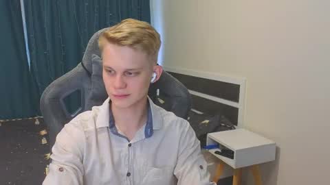 Snapshot of meow_mickey chatting on November 2025 05:08:02 AM Mickey online show from November 2025 05:08:02 AM