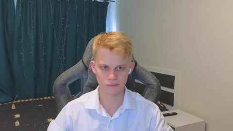 Snapshot of meow_mickey chatting on November 2025 10:47:02 AM Mickey online show from November 2025 10:47:02 AM